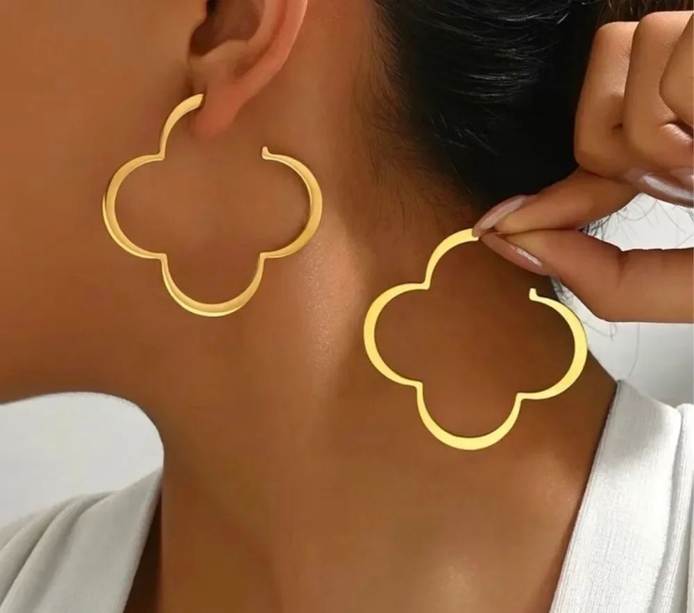 Zara Gold Tone Quatrefoil Clover Hoop Earrings Matte Statement Open Hoop NWOT